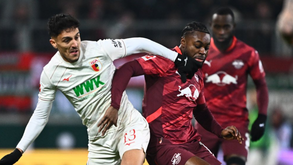 Leipzig empata em Augsburgo e falha colagem ao 3.º lugar da Bundesliga
