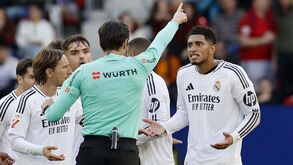 A crónica do Osasuna-Real Madrid: 1-1: Deslize merengue com polémica à mistura