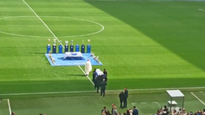 Arrepiante: o momento da entrada da urna de Pinto da Costa no Estádio do Dragão