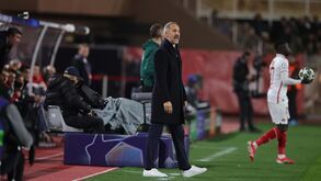 Monaco dá voto de confiança ao treinador na véspera do jogo com o Benfica