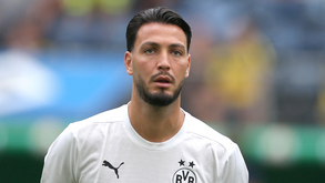 Bensebaini e Chukwuemeka regressam aos treinos do Dortmund antes da receção ao Sporting