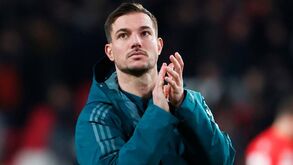 Juntos pela relva: Cédric Soares associa-se à 'guerra' contra os sintéticos