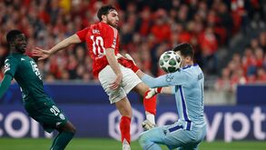 A crónica do Benfica-Monaco, 3-3: roleta vermelha num casino louco
