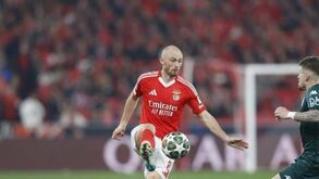 As ligaduras no joelho esquerdo de Aursnes e os sustos de Bruno Lage