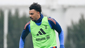 Renato Veiga com lesão no tendão desfalca Juventus por tempo indeterminado