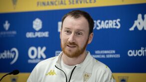 Distinção de melhor treinador do mês deixa Ian Cathro 