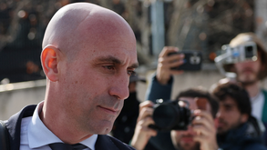Tribunal Arbitral do Desporto mantém suspensão de três anos a Luis Rubiales