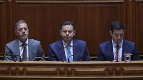 Parlamento chumba moção de censura ao Governo