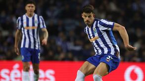 Zé Pedro e Pepê tapam buracos frente ao V. Guimarães