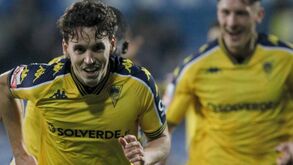 A crónica do Estoril-Rio Ave, 2-1: vólei de Jandro soltou os foguetes