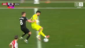 Subiu à área, travou contra-ataque e ainda deu toque de calcanhar: o atípico fim de jogo de Raya