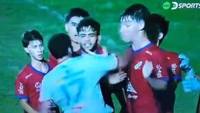 Uruguai: jogador agride brutalmente adversário a soco 