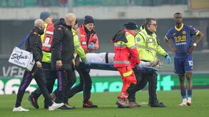 Moise Kean colapsa em campo após choque de cabeça e é transportado para o hospital