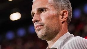 Van Persie num regresso à casa onde tudo começou: ex-avançado faz mira à Champions