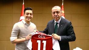 Özil entra na política e junta-se ao partido de Erdogan