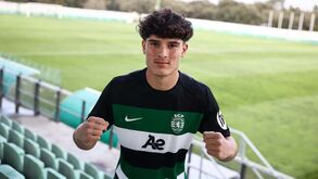 Jovem médio assina contrato profissional com o Sporting: «Hjulmand é uma das minhas referências»