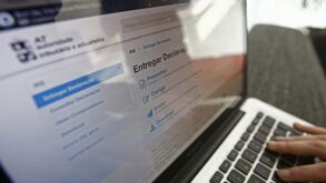 Contribuintes têm até hoje para validar as faturas do IRS