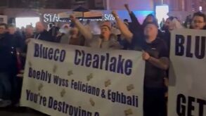 Adeptos do Chelsea protestam contra dono e cantam por... José Mourinho