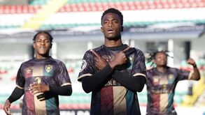 Estrela da Amadora-Sporting, 2-0: penáltis garantem regresso ao topo