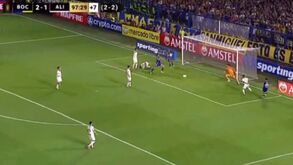 O dramático relato do falhanço inacreditável de Cavani: «Que nervos! Ele quer cortar os tomates, a barba...»