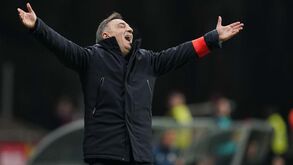 Carlos Carvalhal: «Caímos, mas caímos de pé»