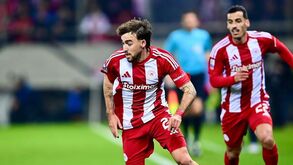 Olympiacos goleia (6-0) o AEK na Taça da Grécia com André Horta a brilhar