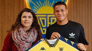 Léo Santos reforça lateral esquerda do Estoril até final da temporada