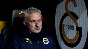 Mourinho suspenso por quatro jogos por declarações após jogo com Galatasaray
