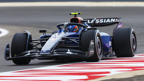 Carlos Sainz foi o mais veloz no segundo dia de testes no Bahrain