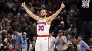Stephen Curry marca 56 pontos no triunfo dos Warriors na NBA