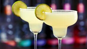 Cocktails, pratos e teatro: sete sugestões para o fim de semana