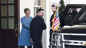 Zelensky deixa Casa Branca sem assinar acordo de minerais após reunião tensa com Trump