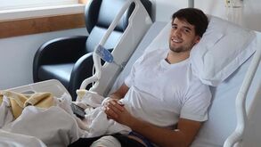 Daniel Bragança já está em casa após operação e teve surpresa à altura: veja as imagens
