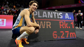 O momento em Armand Duplantis bate o recorde mundial da vara... ao som da sua música