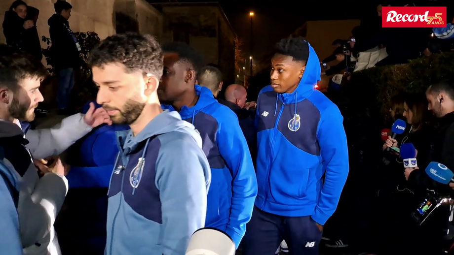 Jorge Costa acompanhou a equipa até ao interior da Igreja das Antas