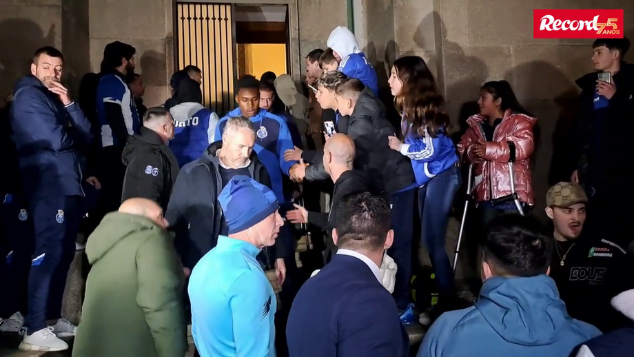 Equipa segue agora para o Estádio do Dragão, para nova homenagem ao antigo líder do clube