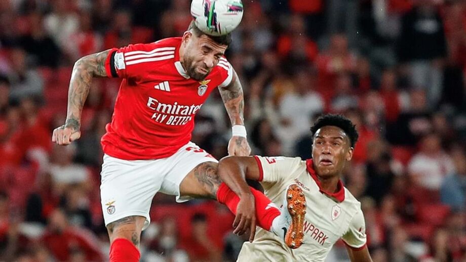  Otamendi e Cauê (que saiu para o Casa Pia) no jogo da Luz, em setembro