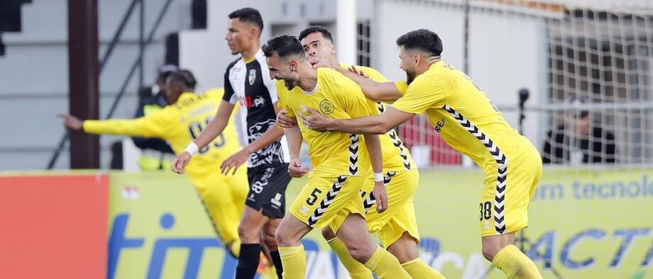 A crónica do Farense-Nacional, 0-2: astúcia insular e tiros nos pés