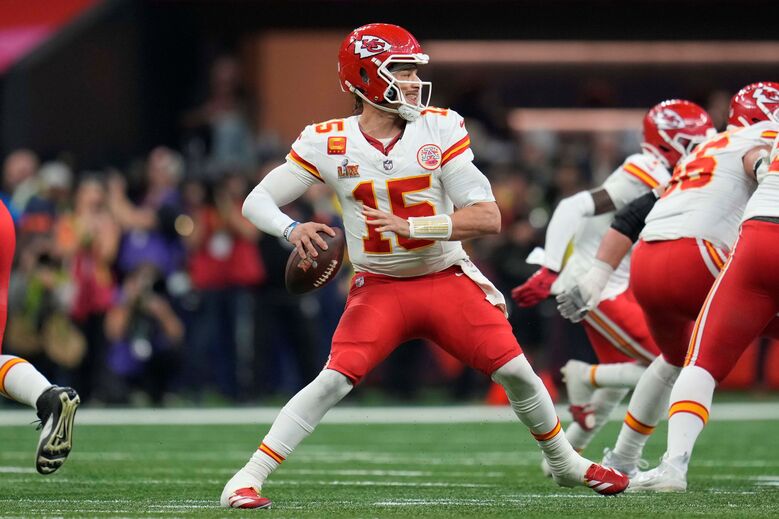 19. Patrick Mahomes (Futebol americano), 70 milhões de euros (44M€ + 26M€)