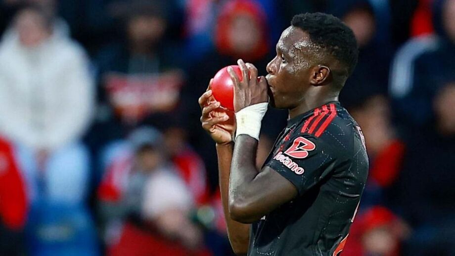 A crónica do Santa Clara-Benfica, 0-1: mesmo a poupar águia enche o balão