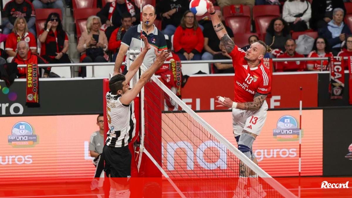 Benfica Dominates First Phase: Volleyball Team Leads the Pack!