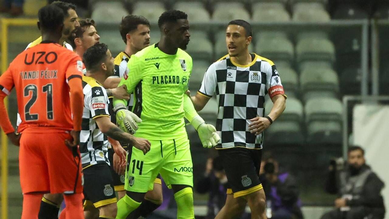 Bruno Varela alvo de insultos racistas no Estádio do Bessa
