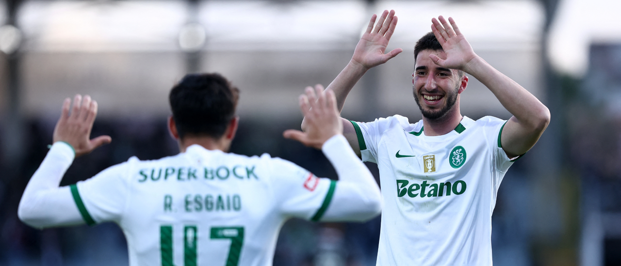 Gonçalo Inácio festeja com Ricardo Esgaio