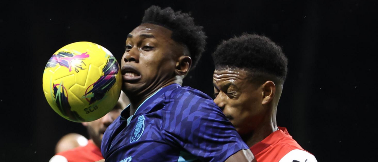 Samu em ação durante o jogo contra o Sp. Braga na Pedreira