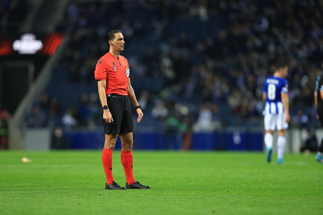 Árbitro Serdar Gözübüyük