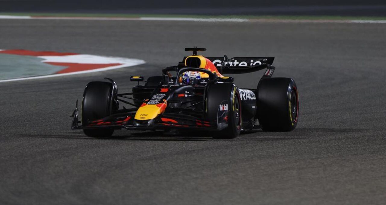 Max Verstappen durante os testes no Bahrain 