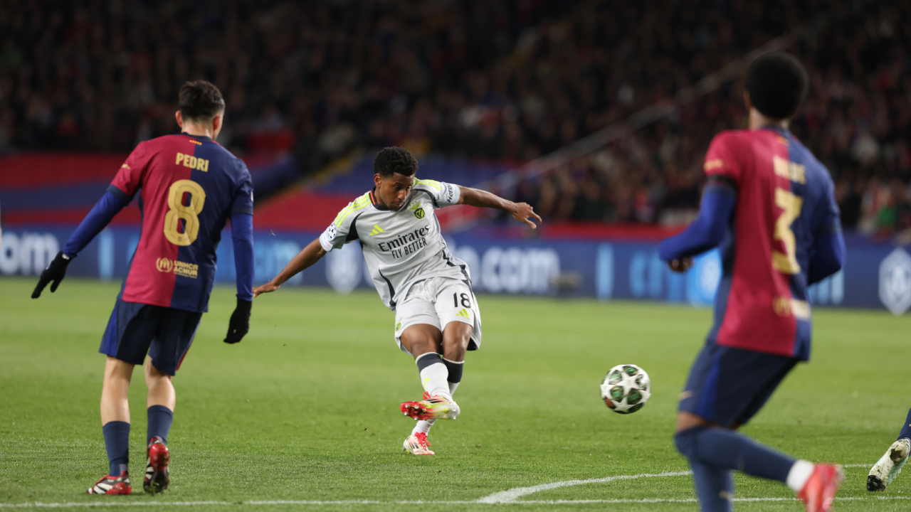 Leandro Barreiro em ação frente ao Barcelona