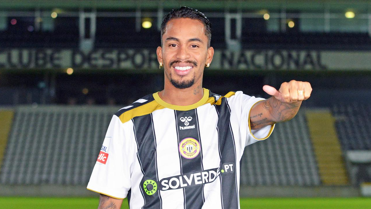 Paulinho Bóia durante a apresentação como jogador do Nacional