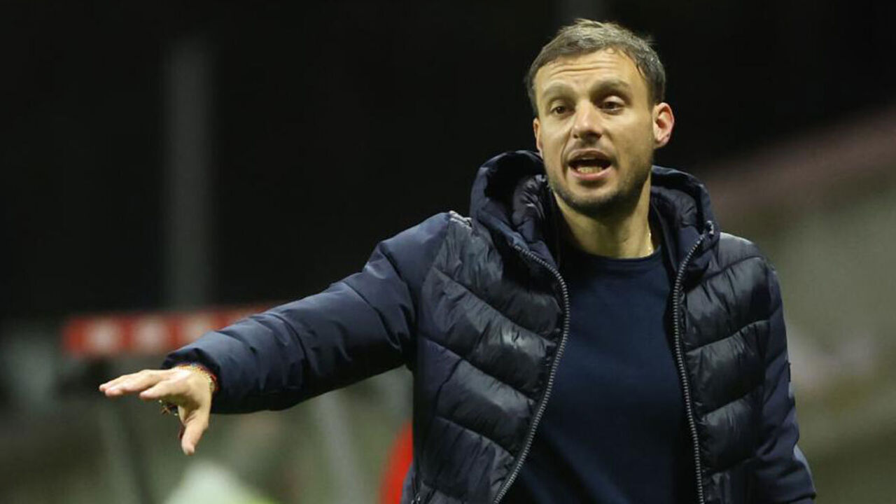 Martín Anselmi a dar indicações aos seus jogadores