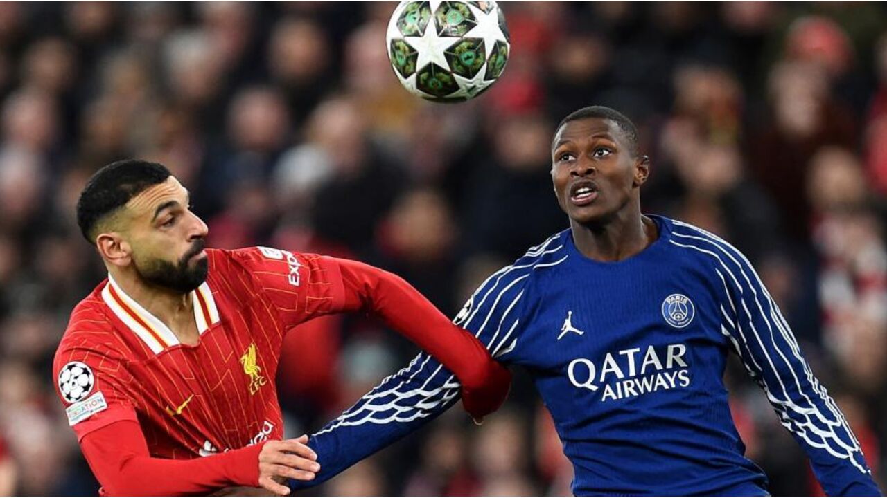 Duelo entre Salah e Nuno Mendes